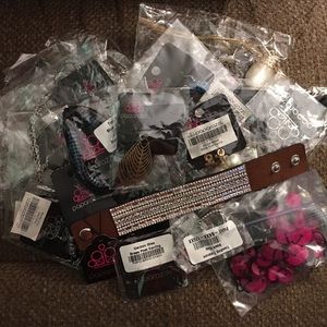 Mystery Lot of Paparazzi Jewelry - 21 Pieces (LOT #2)